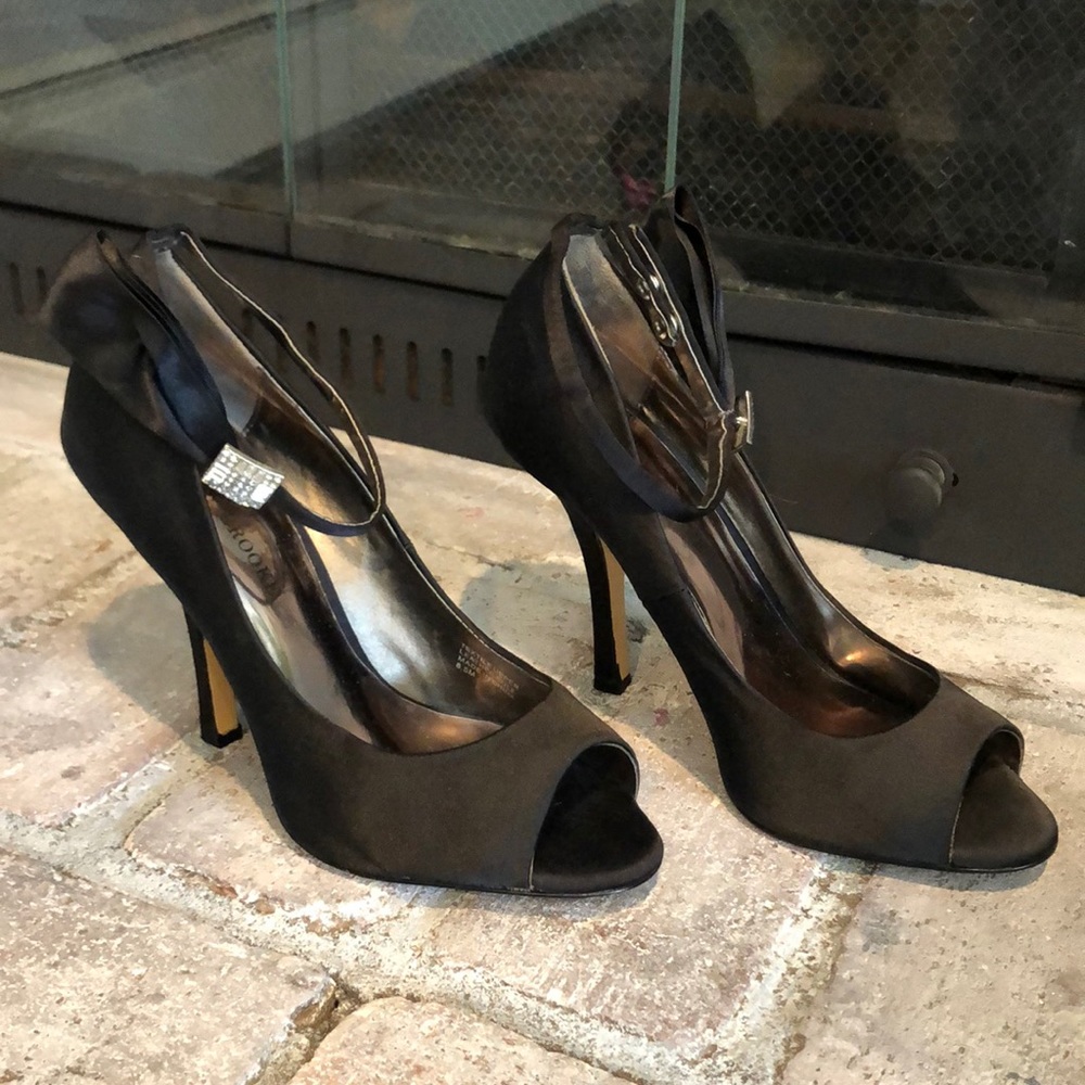 Dress shoes with ankle strap size 8.5